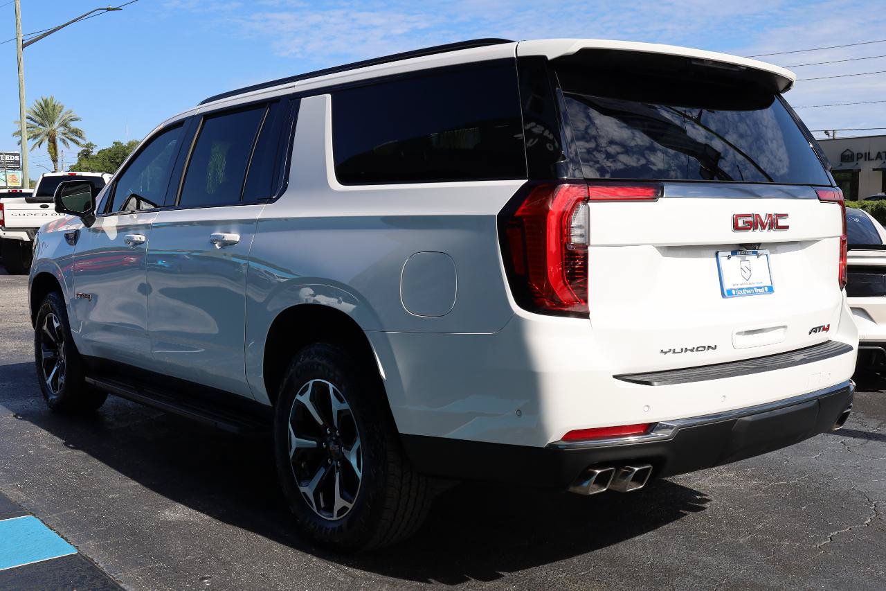 Used 2025 GMC Yukon XL AT4 AWD/4WD image 3