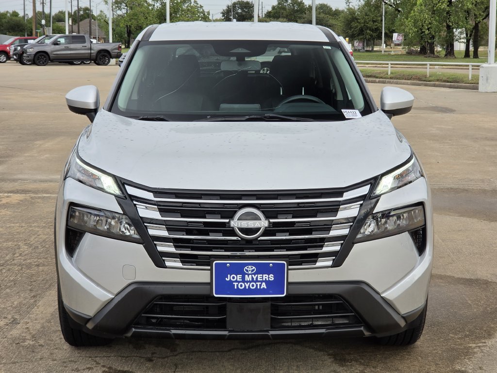 Used 2024 Nissan Rogue SV AWD/4WD image 3