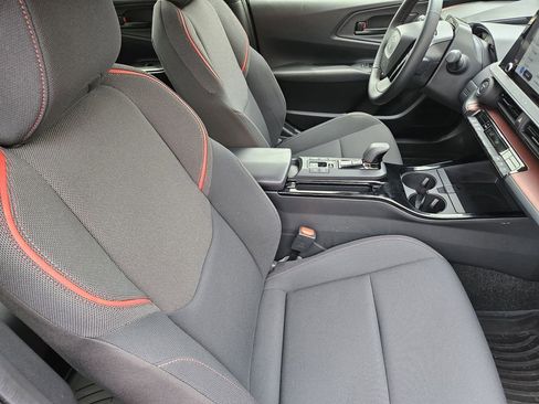 Used 2025 Toyota Prius Plug-In Hybrid FWD image 11