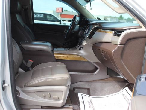 Used 2017 GMC Yukon XL Denali AWD/4WD image 9