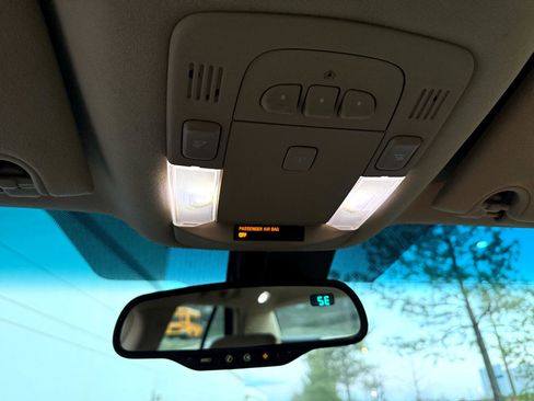 Used 2006 Cadillac DTS image 32