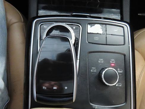 Used 2019 Mercedes-Benz GLE 400 4MATIC w/ Premium 3 Package image 33