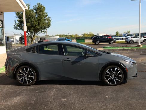 Used 2024 Toyota Prius Prime FWD image 4