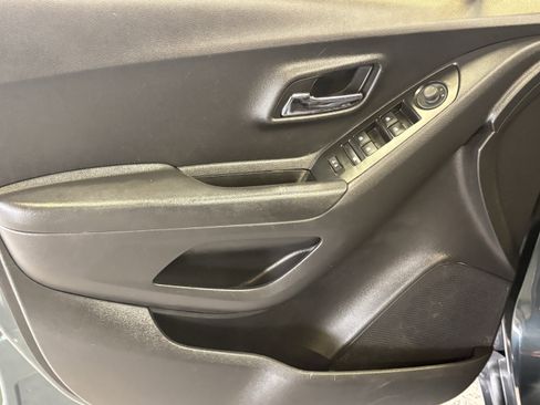 Used 2022 Chevrolet Trax LT image 30