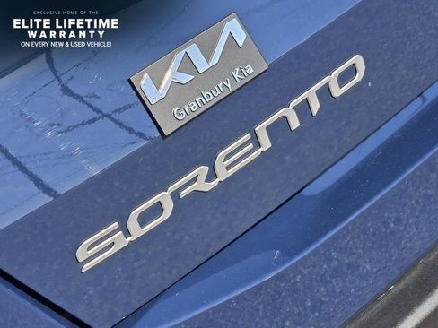 Used 2026 Kia Sorento EX w/ EX Premium Package FWD image 8