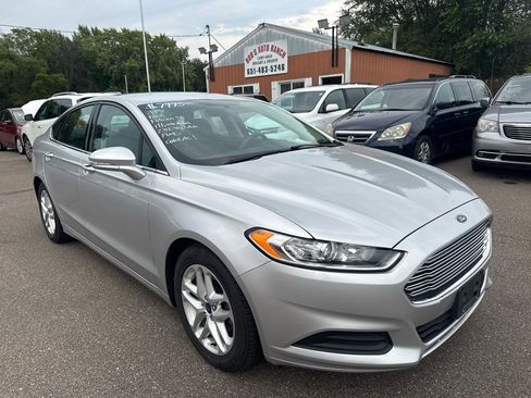 Used 2015 Ford Fusion SE FWD image 3