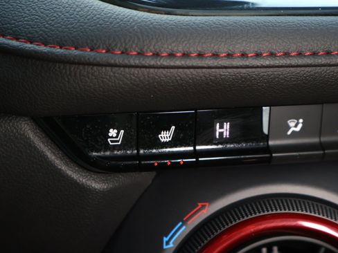 Used 2021 Chevrolet Blazer RS w/ Enhanced Convenience Package image 23