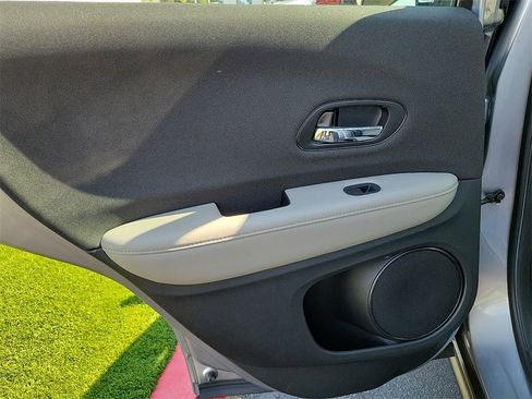 Used 2019 Honda HR-V LX image 18