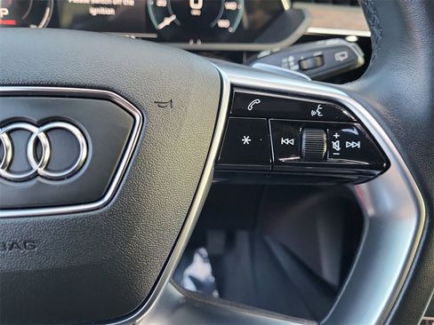 Used 2022 Audi e-tron Premium Plus w/ Premium Plus Package image 24