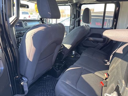 Used 2020 Jeep Wrangler Unlimited Sahara image 4