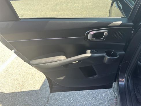 Used 2022 Kia Sorento S image 19