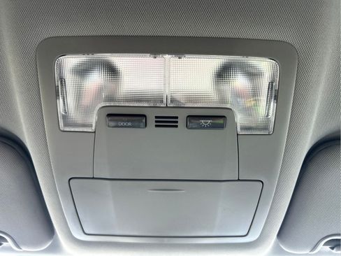Used 2019 Toyota Highlander Plus FWD image 33