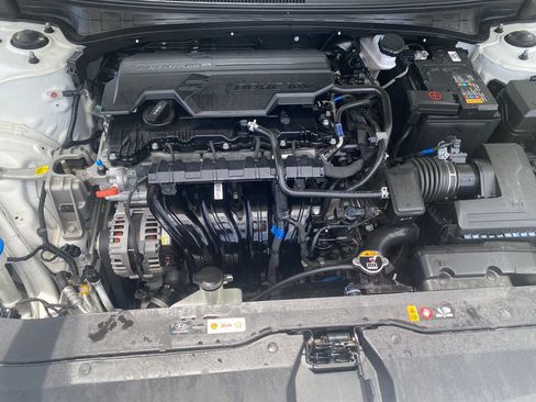 Certified 2024 Hyundai Elantra Limited FWD image 27