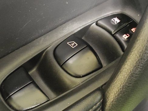 Used 2019 Nissan Rogue SV FWD image 27