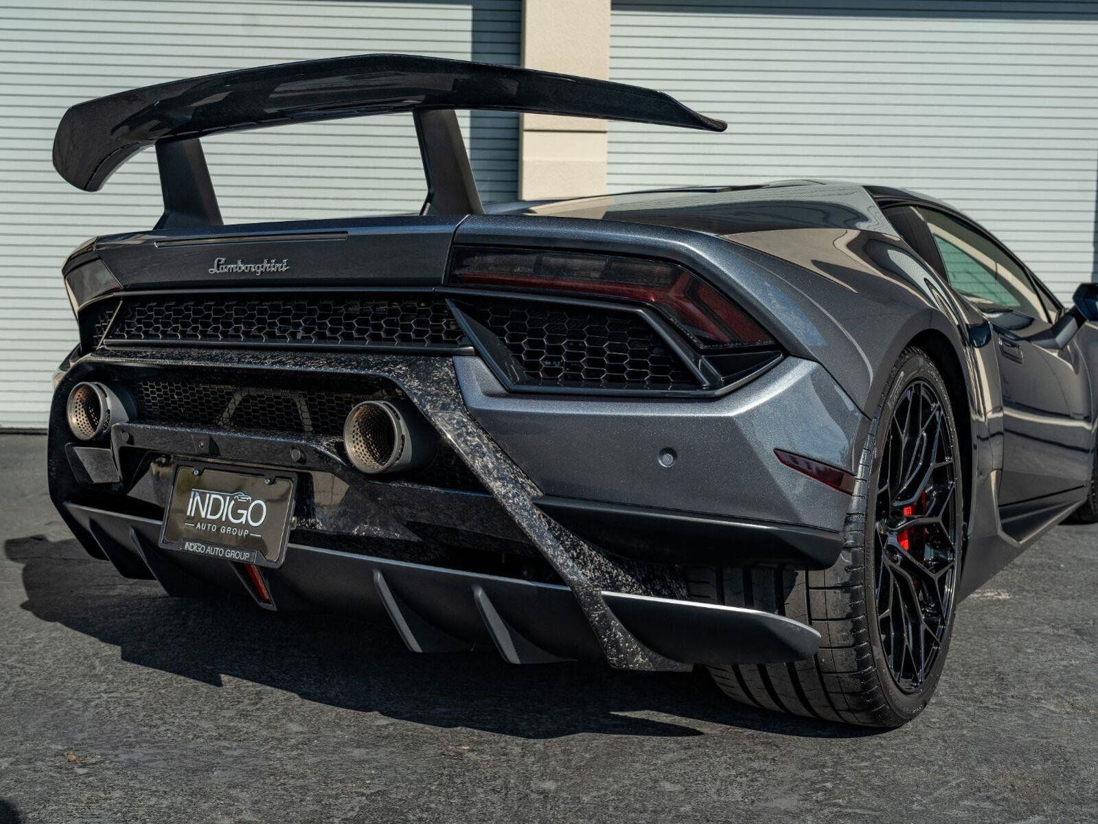Used 2018 Lamborghini Huracan Performante AWD/4WD image 15