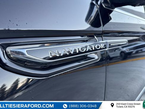 Used 2021 Lincoln Navigator Reserve image 13