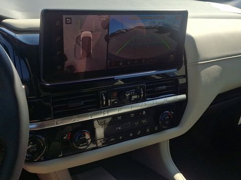 New 2026 Nissan Pathfinder SL image 10