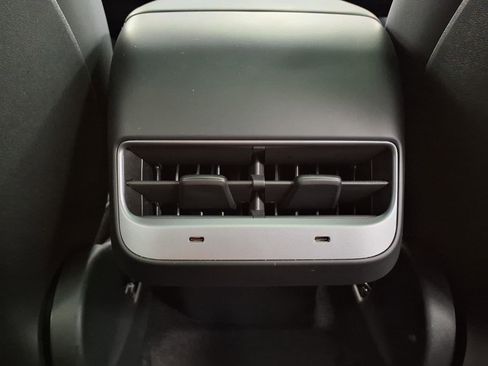 Used 2024 Tesla Model Y Long Range AWD/4WD image 14