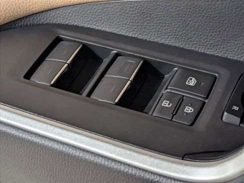 Used 2025 Toyota RAV4 XLE w/ Convenience Package image 12