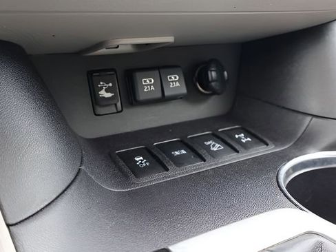 Used 2019 Toyota Highlander XLE image 26