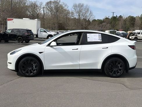 Used 2022 Tesla Model Y Long Range image 10