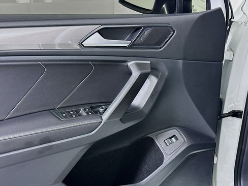 Used 2024 Volkswagen Tiguan SE image 15