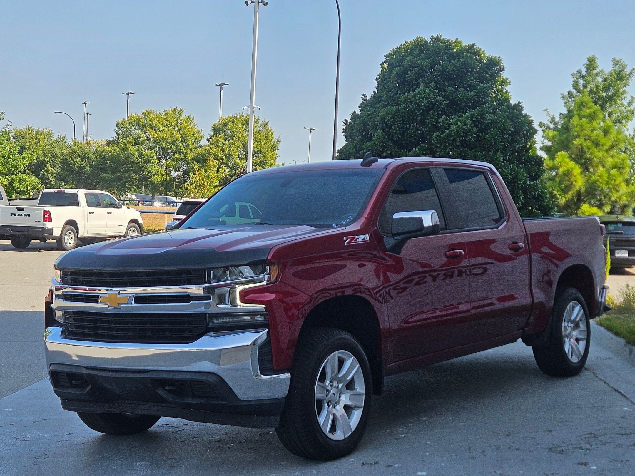 Used 2021 Chevrolet Silverado 1500 LT w/ Z71 Off-Road Package AWD/4WD image 3
