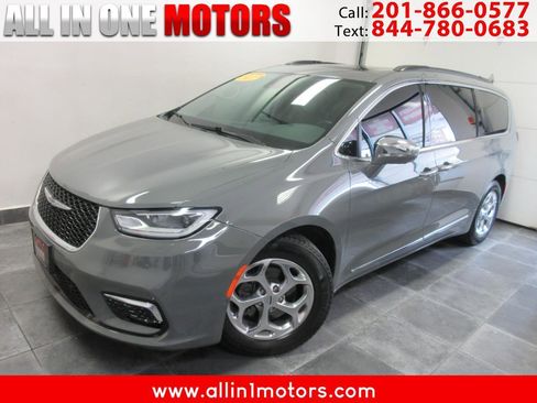 Used 2022 Chrysler Pacifica Limited image 1