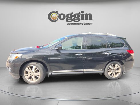 Used 2015 Nissan Pathfinder Platinum FWD image 2