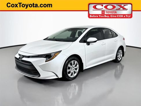 Used 2025 Toyota Corolla LE FWD image 1