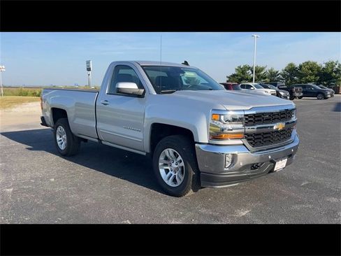 Certified 2018 Chevrolet Silverado 1500 LT w/ LT Convenience Package image 2