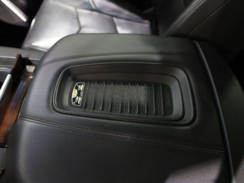 Used 2019 Cadillac Escalade Premium Luxury image 42