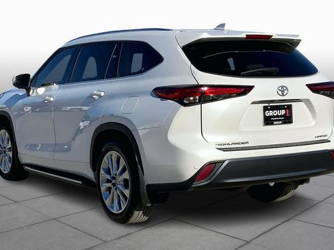 Used 2023 Toyota Highlander Limited image 12