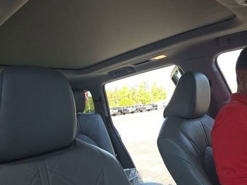 Used 2024 Toyota Highlander Platinum image 7