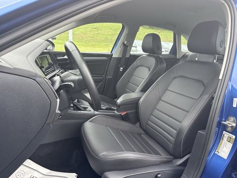 Used 2024 Volkswagen Jetta SE image 12