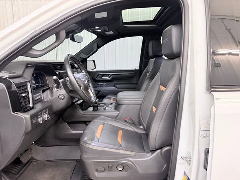 Used 2023 GMC Sierra 1500 AT4 w/ Technology Package AWD/4WD image 9