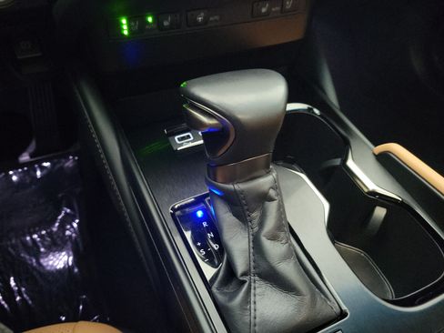 Used 2024 Lexus ES 250 w/ Premium Package AWD/4WD image 30