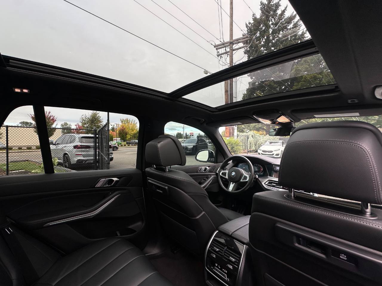 Used 2022 BMW X5 xDrive40i w/ M Sport Package AWD/4WD image 7