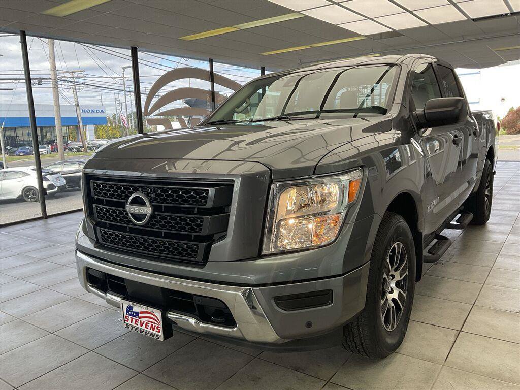 Used 2023 Nissan Titan SV w/ SV Convenience Package AWD/4WD image 3