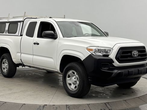 Used 2020 Toyota Tacoma SR image 3