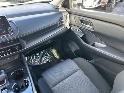 Certified 2025 Nissan Rogue SV image 18