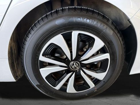 Used 2019 Toyota Prius Prime Advanced FWD image 23