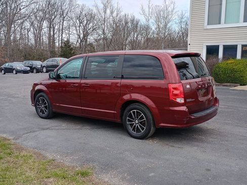 Used 2018 Dodge Grand Caravan SXT w/ Driver Convenience Group image 3