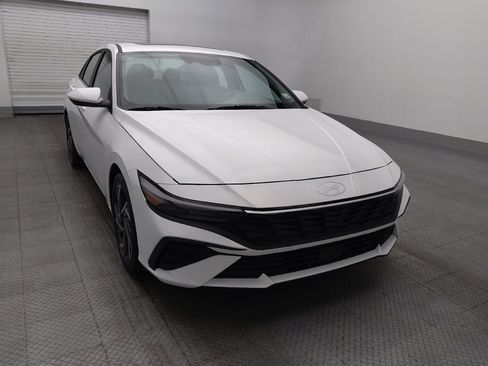 Used 2025 Hyundai Elantra SEL FWD image 14