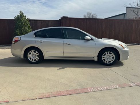 Used 2010 Nissan Altima 2.5 S image 2