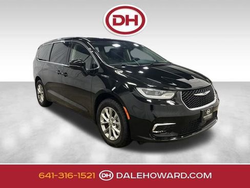 Used 2024 Chrysler Pacifica Touring-L image 1