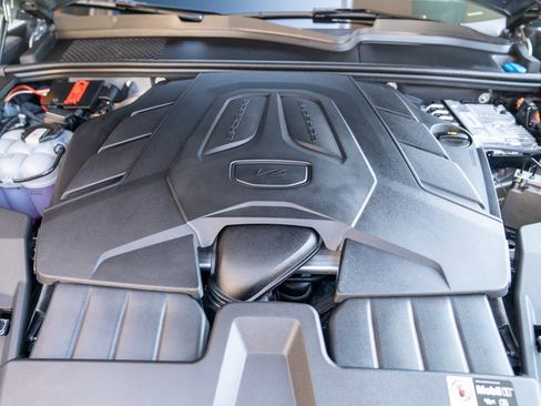 Certified 2025 Porsche Cayenne AWD/4WD image 23