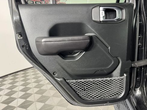 Used 2018 Jeep Wrangler Unlimited Sport S image 40