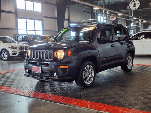 Used 2022 Jeep Renegade Latitude w/ Convenience Group image 3