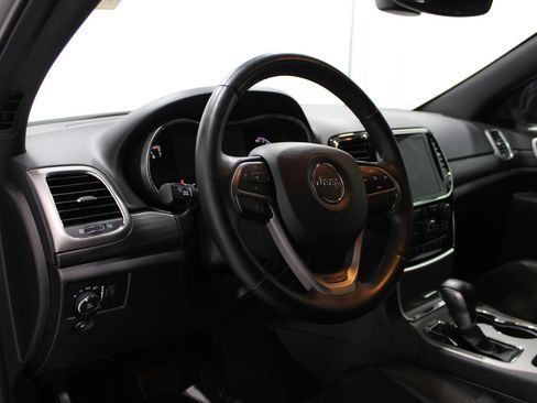 Used 2019 Jeep Grand Cherokee Altitude AWD/4WD image 12